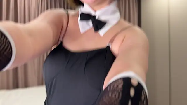 Snapshot of emilyy_xoxo chatting on March 17, 2026, 2:27 am emilyy xoxo online show from March 17, 2026, 2:27 am