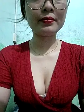 candy flo online show from April 18, 2026, 5:33 am