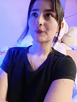 Snapshot of KarolyneLune chatting on May 20, 2026, 8:04 pm KarolyneLune online show from May 20, 2026, 8:04 pm