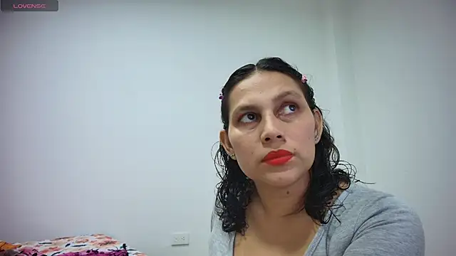 carlaantonellii online show from June 25, 2026, 3:39 am