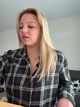 bettyloveu online show from April 8, 2026, 4:23 am