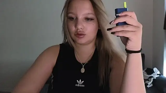 Snapshot of bettyloveu chatting on July 28, 2026, 3:21 pm bettyloveu online show from July 28, 2026, 3:21 pm
