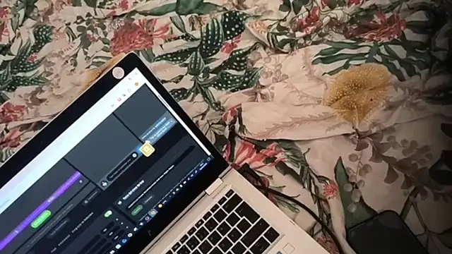 DanteYJuri online show from April 3, 2026, 5:22 pm