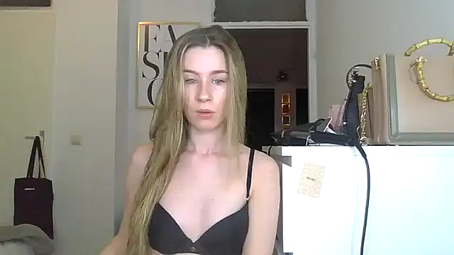 Snapshot of GoldenHoney chatting on March 14, 2026, 7:08 pm GoldenHoney online show from March 14, 2026, 7:08 pm