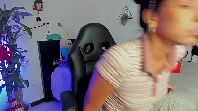 Snapshot of kristy_bennet chatting on December 22, 2024, 3:33 am kristy bennet online show from December 22, 2024, 3:33 am