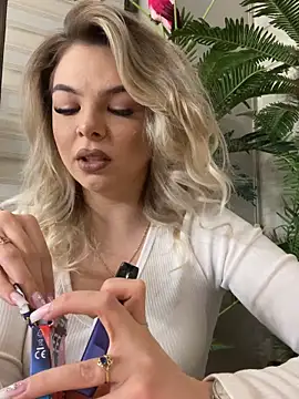 KimmBliss online show from April 15, 2026, 6:15 pm