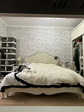 zhizhibaobei online show from April 2, 2026, 1:47 am