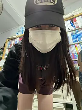 zhizhibaobei online show from April 12, 2026, 1:32 am