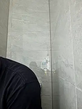 Snapshot of bigmillz32 chatting on April 15, 2026, 4:47 pm bigmillz32 online show from April 15, 2026, 4:47 pm