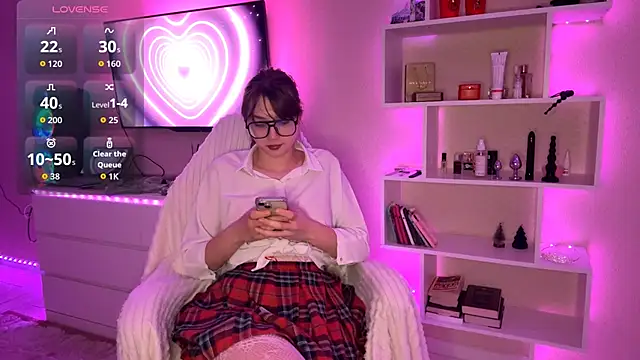 Olivia 132 online show from April 10, 2026, 7:40 pm