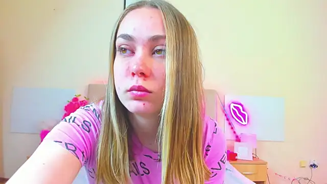 MelanieCuty online show from May 11, 2026, 5:24 am