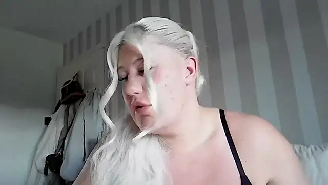 Snapshot of Lexi_Laura chatting on May 14, 2026, 6:42 am Lexi Laura online show from May 14, 2026, 6:42 am