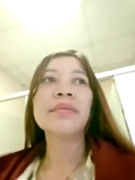 Yiyi102300 online show from April 16, 2026, 8:42 pm
