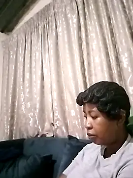 Snapshot of Prettylicou chatting on May 17, 2026, 9:22 pm Prettylicou online show from May 17, 2026, 9:22 pm