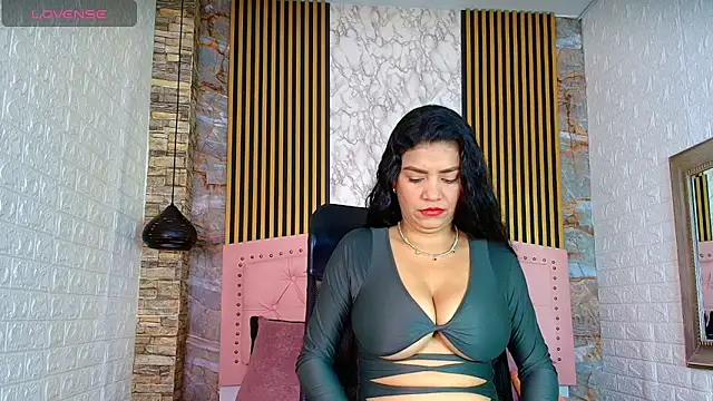 Snapshot of AishaCambell_ chatting on May 13, 2026, 10:12 am AishaCambell online show from May 13, 2026, 10:12 am