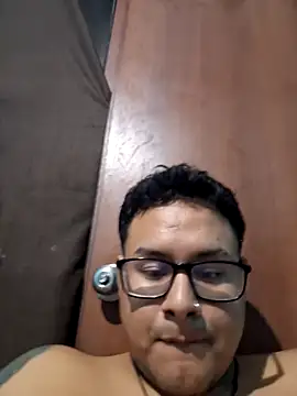 Snapshot of renzohottt chatting on April 6, 2026, 4:46 am renzohottt online show from April 6, 2026, 4:46 am
