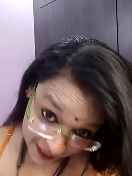 Snapshot of hornyrosy321 chatting on May 8, 2026, 6:02 pm hornyrosy321 online show from May 8, 2026, 6:02 pm