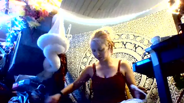 Snapshot of Ambionce chatting on May 20, 2026, 11:05 am Ambionce online show from May 20, 2026, 11:05 am