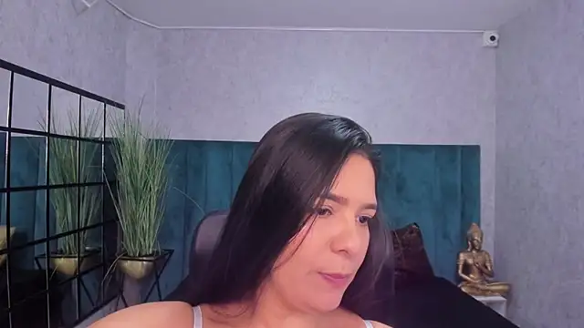 Emily-brown  online show from April 23, 2026, 7:27 pm