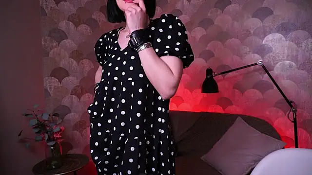 Velvet Lily online show from April 7, 2026, 9:04 pm