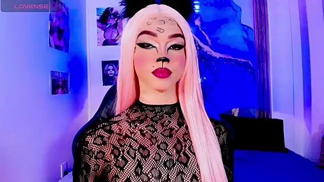 Snapshot of blonde_queen- chatting on June 19, 2026, 3:33 am blonde queen- online show from June 19, 2026, 3:33 am
