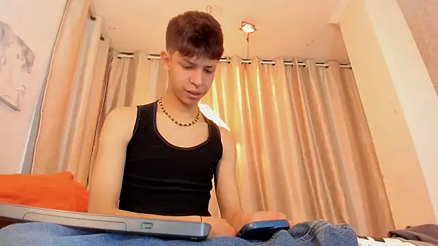 Snapshot of Ethan_qop chatting on May 29, 2026, 11:19 am Ethan qop online show from May 29, 2026, 11:19 am