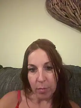 Snapshot of petitehotwife4u chatting on July 4, 2026, 8:48 pm petitehotwife4u online show from July 4, 2026, 8:48 pm