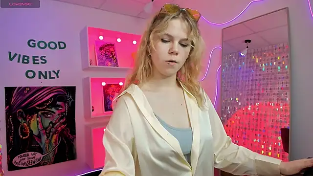 ElizabethVane online show from June 23, 2026, 5:27 am