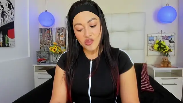 Snapshot of Tatiana24_ chatting on April 17, 2026, 9:29 pm Tatiana24 online show from April 17, 2026, 9:29 pm