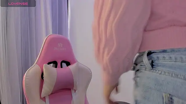 KittyFeet1 online show from April 27, 2026, 10:08 pm