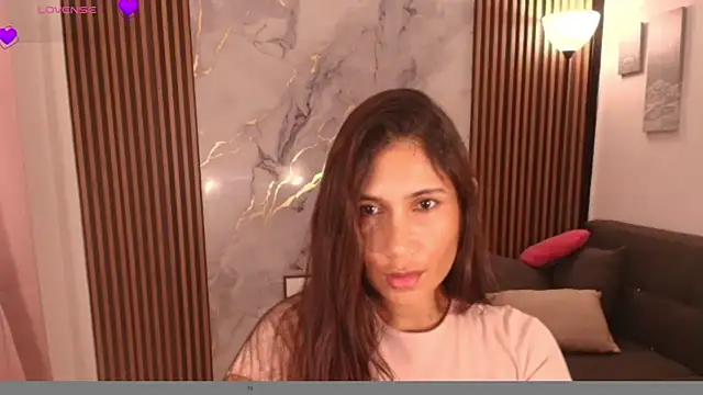 LucyBecker online show from April 9, 2026, 10:37 pm