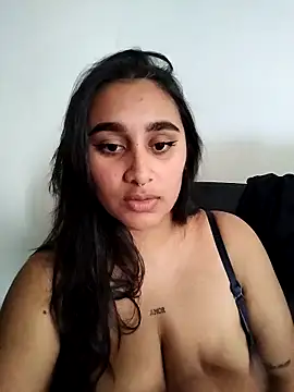 Mia skyy18 online show from March 27, 2026, 10:53 pm