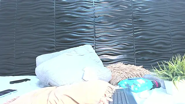 Katia Prince online show from April 21, 2026, 2:51 am