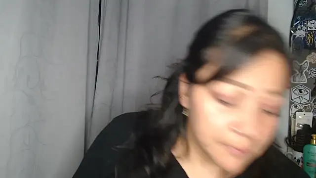 Snapshot of Naia_queen25 chatting on April 26, 2026, 6:44 am Naia queen25 online show from April 26, 2026, 6:44 am