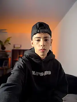 SebastianReed  online show from April 3, 2026, 2:09 am