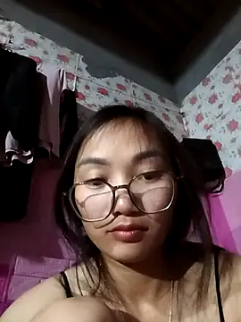 emmasexy2k online show from April 3, 2026, 2:04 pm