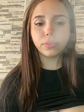 lunacandy 0 online show from April 7, 2026, 9:04 pm