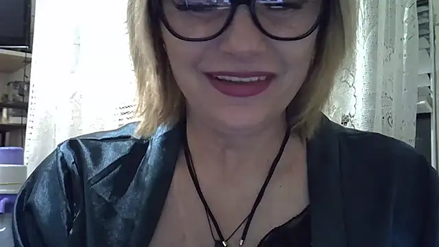 Lia Rayss online show from April 24, 2026, 8:22 pm