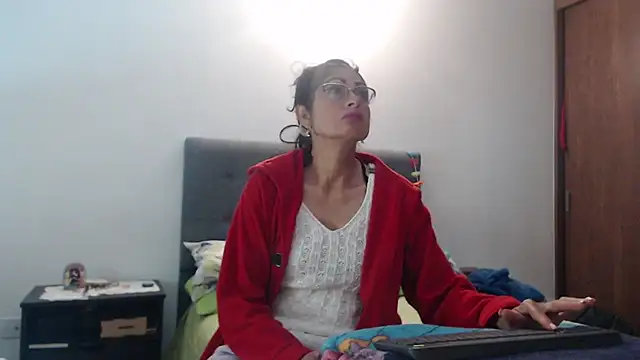 Snapshot of Taniafirelux chatting on March 23, 2026, 2:04 am Taniafirelux online show from March 23, 2026, 2:04 am