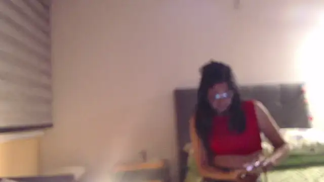 Snapshot of Taniafirelux chatting on April 7, 2026, 12:44 am Taniafirelux online show from April 7, 2026, 12:44 am