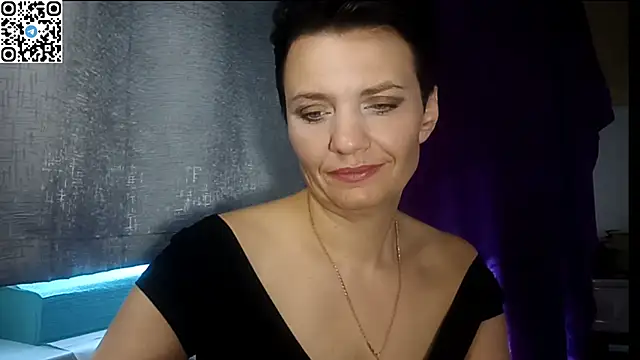 HotMamaQueen234 online show from July 7, 2026, 1:37 pm