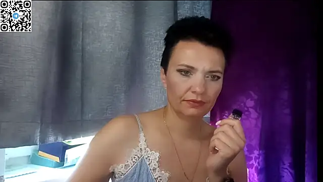 HotMamaQueen234 online show from July 16, 2026, 12:22 pm