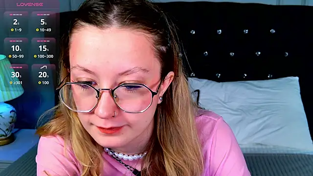 AmelieViolet online show from April 28, 2026, 3:22 am
