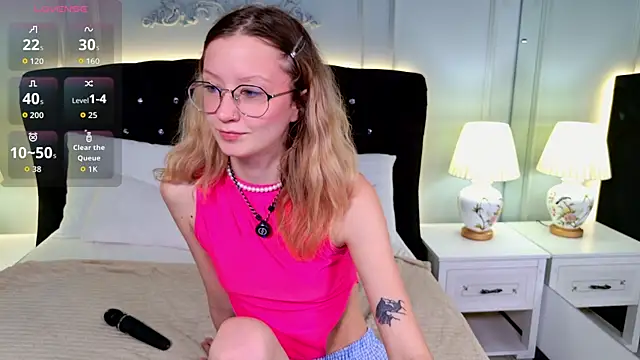 AmelieViolet online show from June 7, 2026, 3:43 am
