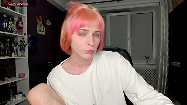 sweet peach    online show from May 5, 2026, 8:28 pm