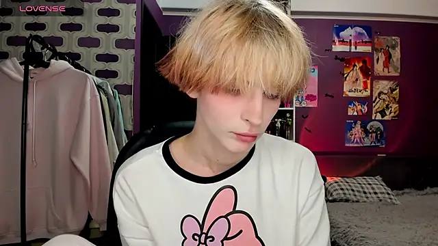 sweet peach    online show from July 4, 2026, 7:53 pm