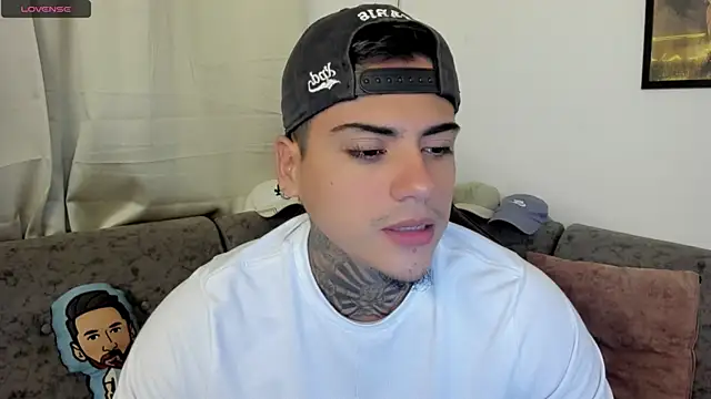 sweetlatinoboy online show from August 6, 2026, 10:06 am