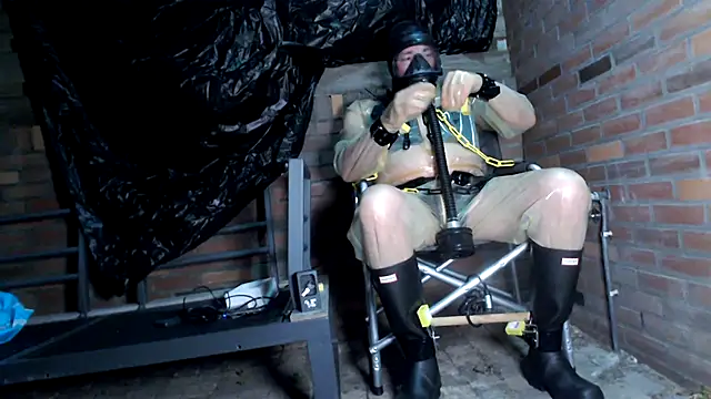 latexslaveboy online show from August 6, 2026, 8:11 pm