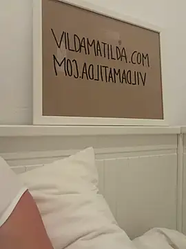 Snapshot of Lillamatilda chatting on April 17, 2026, 11:08 pm Lillamatilda online show from April 17, 2026, 11:08 pm