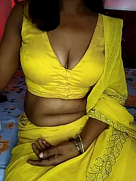 mayakapoor880 online show from June 8, 2026, 10:48 am